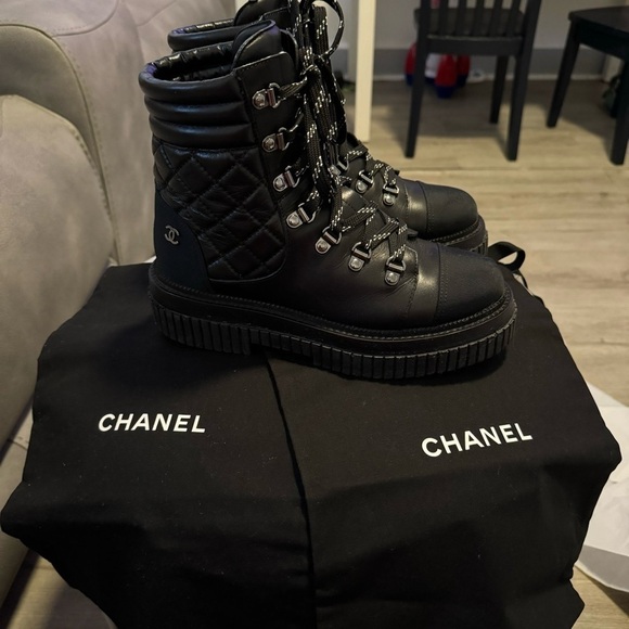 CHANEL Combat Calfskin Grosgrain Quilted Lace Up Boots Size 37 - Picture 5 of 17